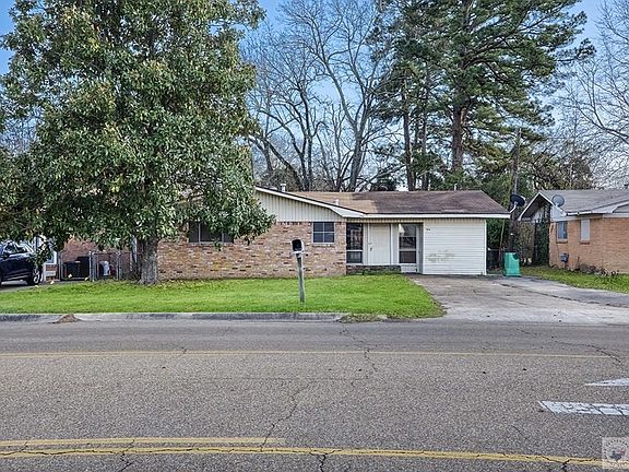 2nd image of 504 Redwater Rd