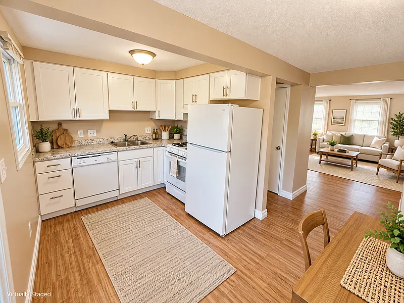 133 Creekside Dr — Photo 2