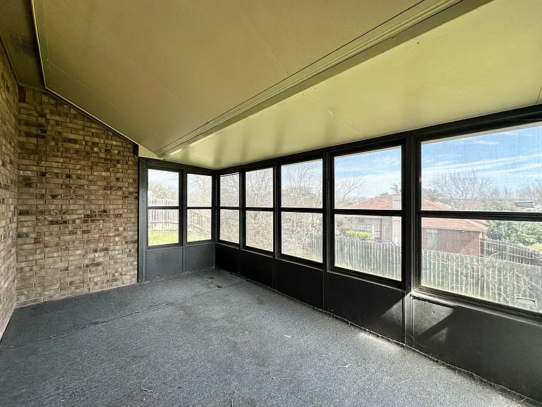 607 Hogan Dr — Photo 40