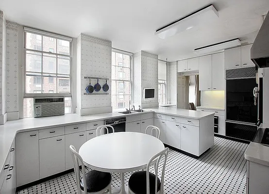 Sold by Warburg | media 11