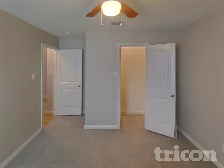 810 Silverbell St — Photo 12