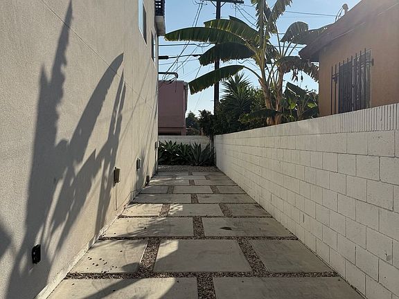 2nd image of 2122-2124 Carmona Ave #2122-1/2
