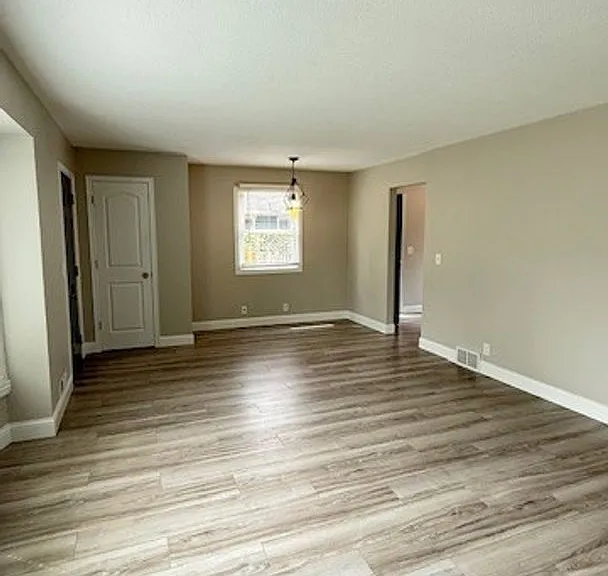 8442 Haeg Dr — Photo 9