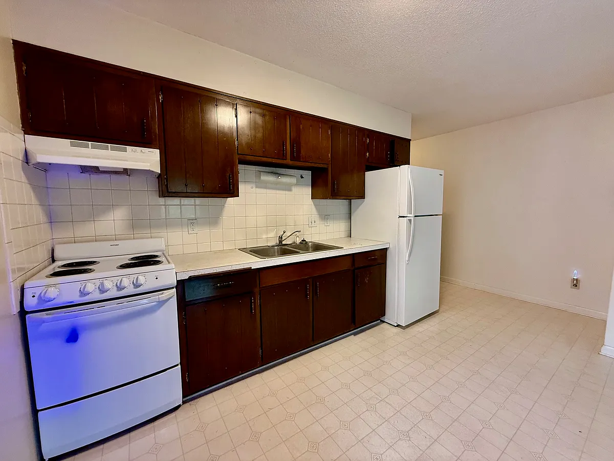 Building Photo - 818 5th St NW #4