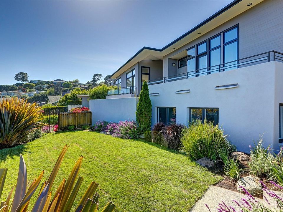 1st image of 2265 Paradise Dr