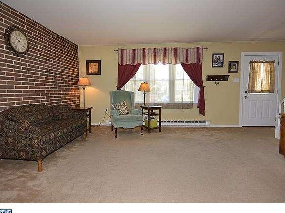 3rd image of 147 W Gaul St