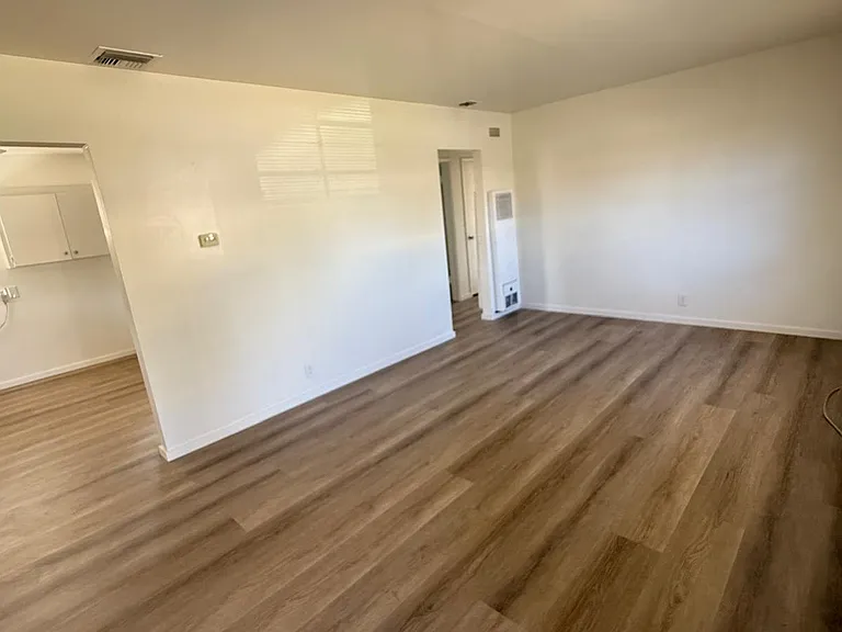 5541 Welland Ave — Photo 2