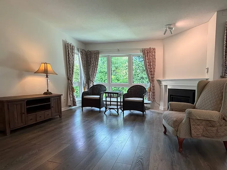 2970 Linwood St #402 — Photo 2