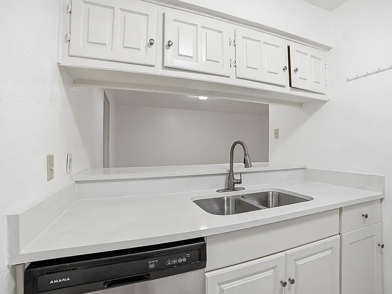 334 Valley Park Dr — Photo 15