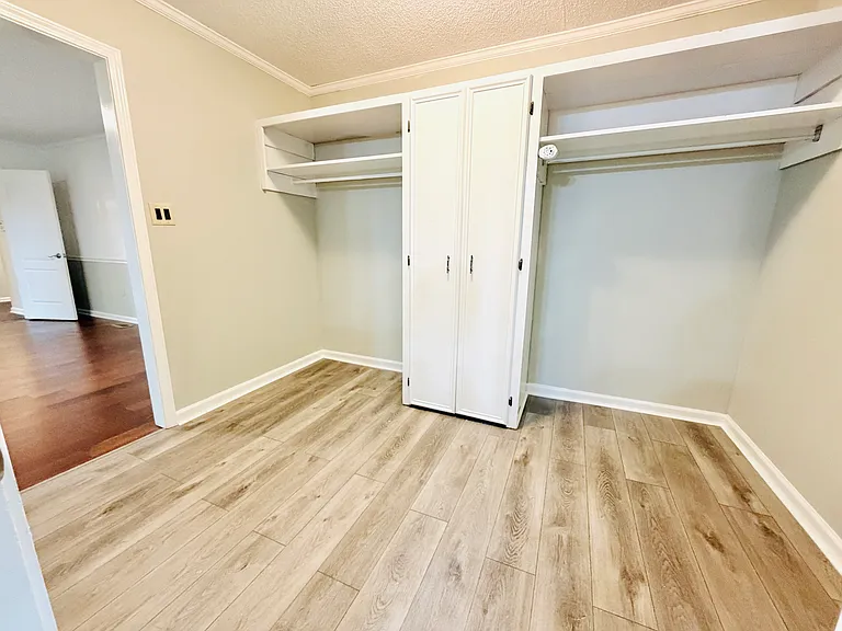 7905 Castleton Ln — Photo 27