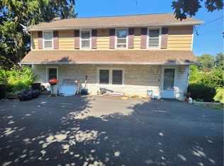 8 Oxford Rd, New Windsor, NY 12553