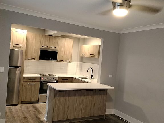4th image of 6126 S Woodlawn Ave #450