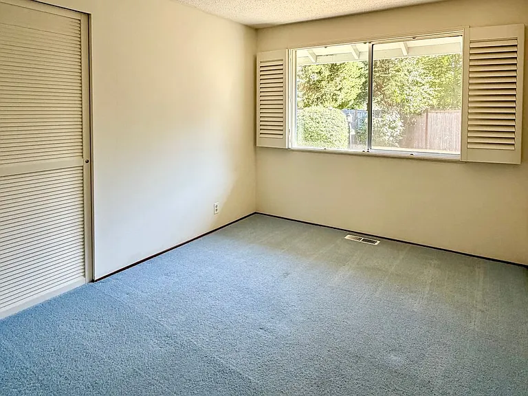 16508 NE 19th Pl — Photo 16