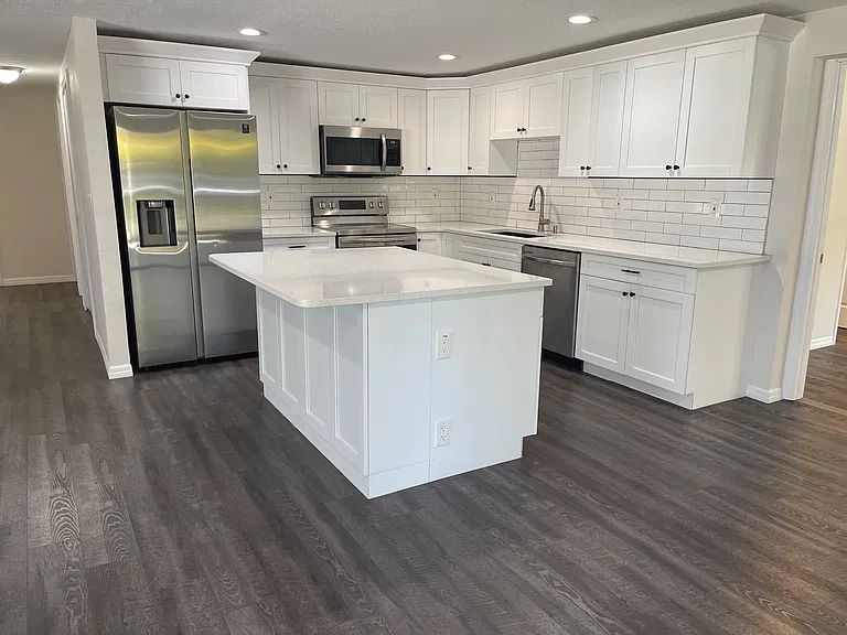 1805 N Manhattan Ave — Photo 3