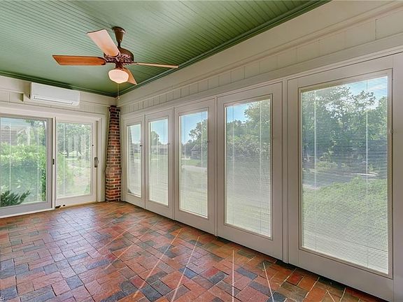 11th image of 618 Parkway Blvd