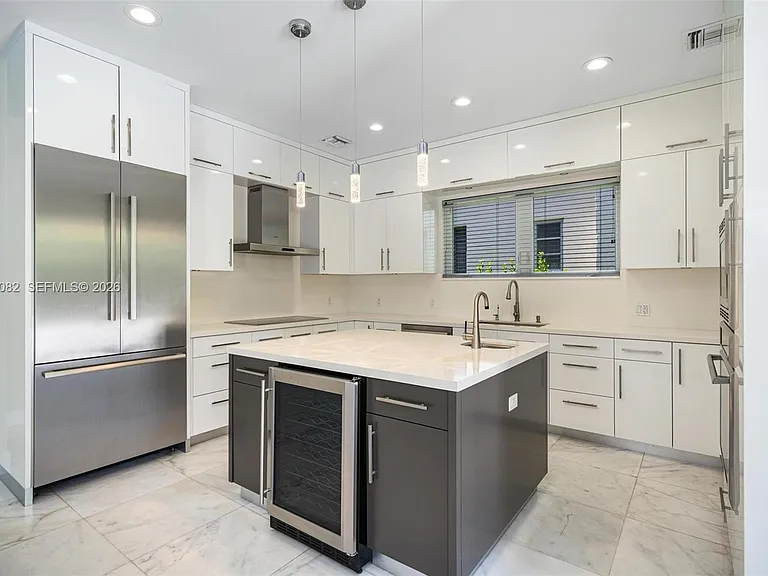 511 Madeira Ave — Photo 7