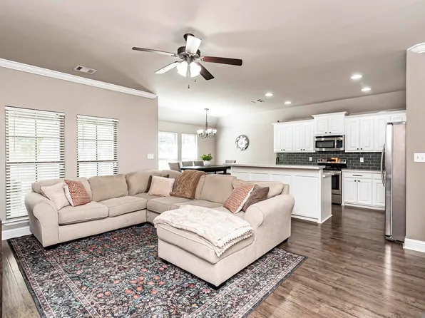 9166 Cypress Lake Dr, Denham Springs, LA 70726