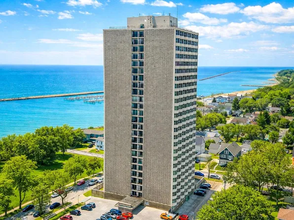 2525 South Shore DRIVE #3C, Milwaukee, WI 53207