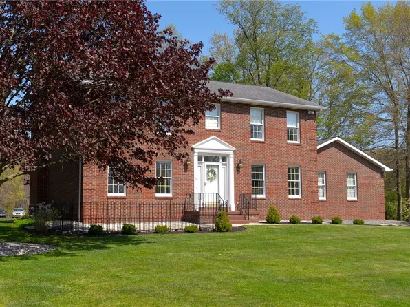 28 Dogwood Ln, Grove City, PA 16127