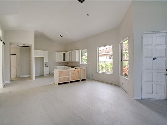 5th image of 4578 Carlton Golf Drive
