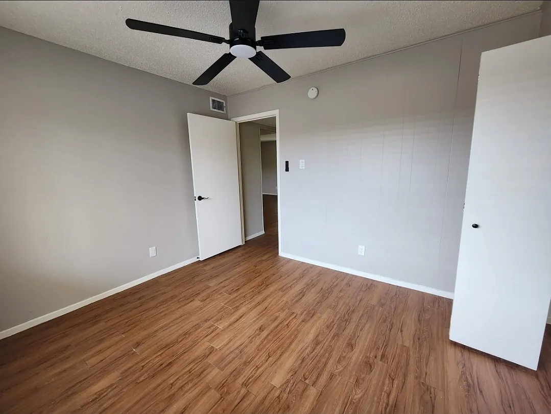 Building Photo - 401 W 39th St #209