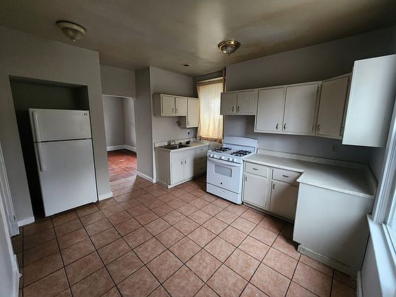 4th image of 2622 Cora Ave