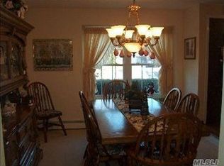 20 Fireplace Dr, Kings Park, NY 11754