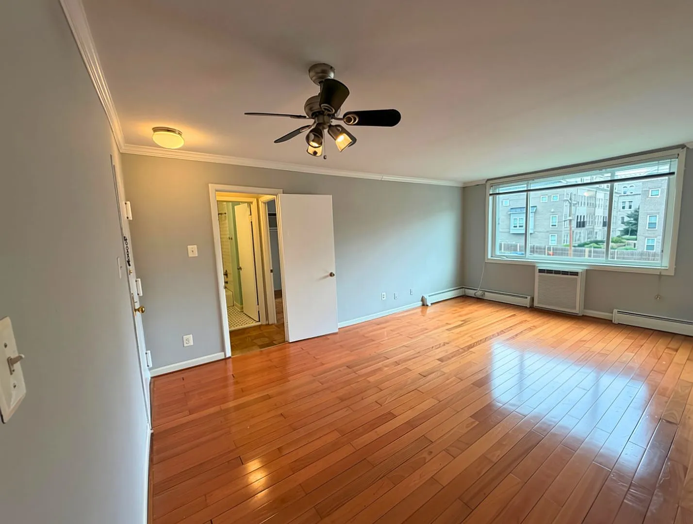 Light-Filled 1BR, 1BA in the Heart of Brookland — Photo 2