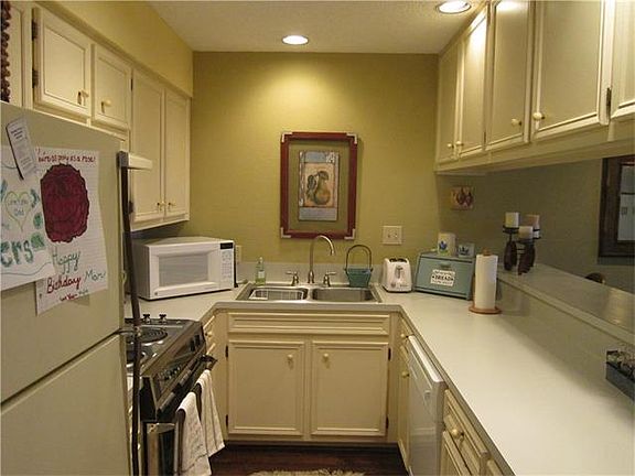 4th image of 501 Highlands Blvd #17