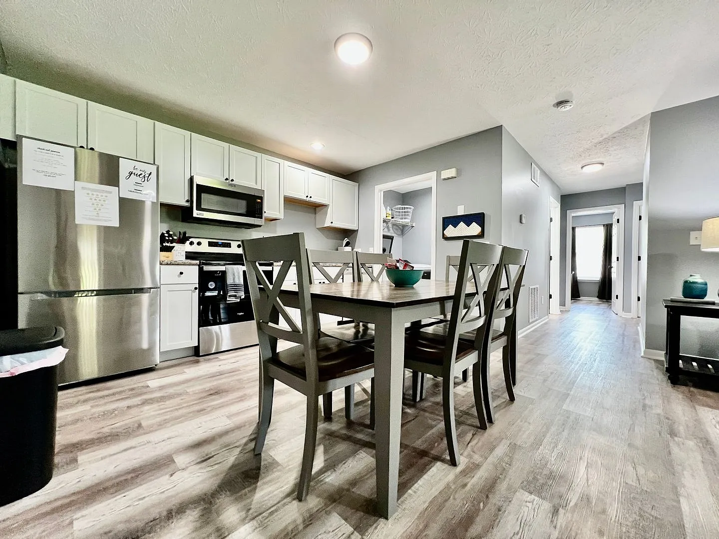 3 bedroom home w/ privately fenced yard + hot tub. — Photo 4
