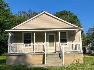 653 W Rockspring St, Henderson, NC 27536