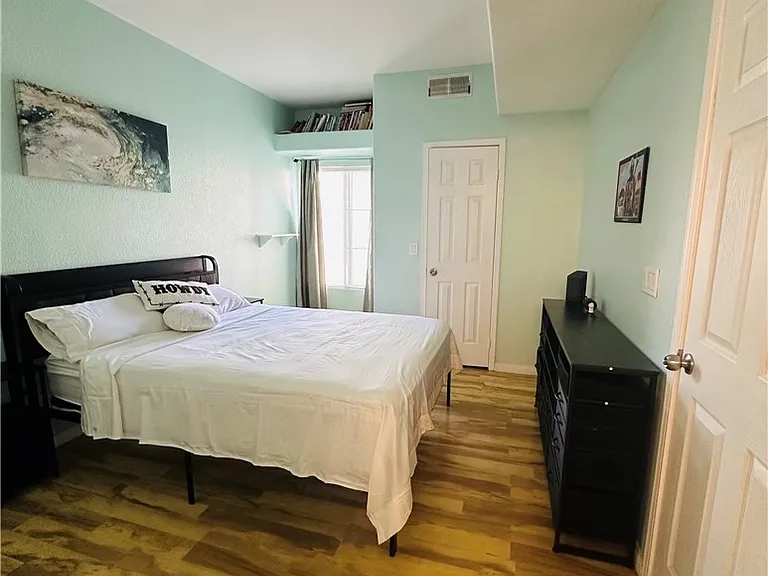 517 Indian Bluff St #202 — Photo 10