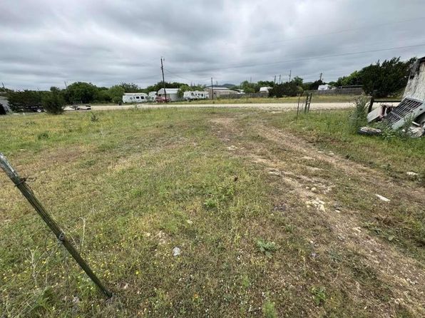 562 Siesta, Bandera, TX 78003