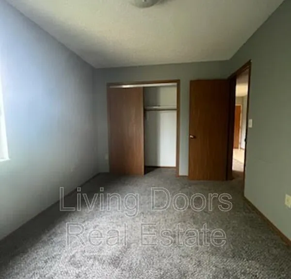 607 S Washington St #8 — Photo 11