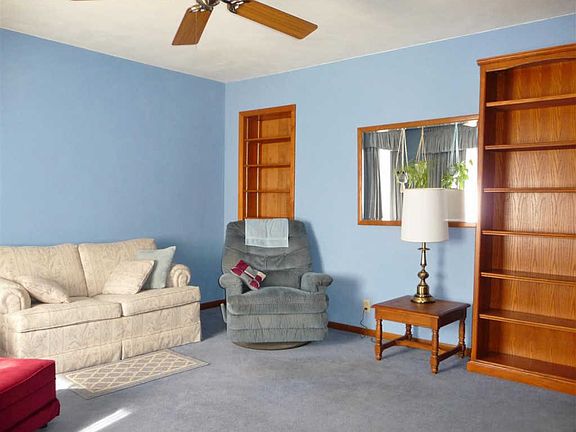 2nd image of 2022 Evans Ave