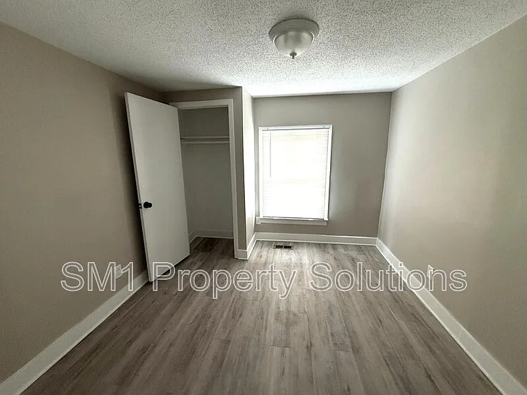 915 Willow Rd — Photo 16