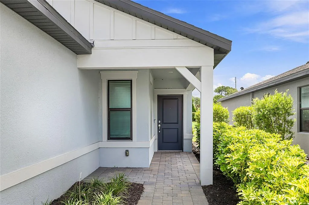 4 bed, 2.0 bath, 1591 sqft, $3,000 — Photo 2