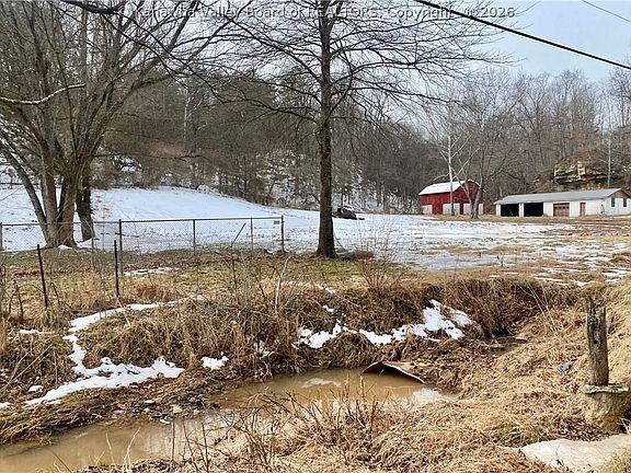 2nd image of 309 Hemlock Rd