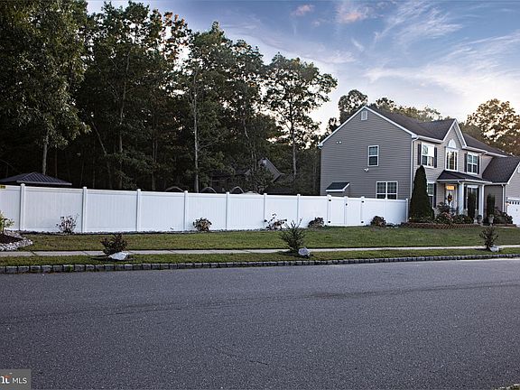 4th image of 279 Churchill Dr