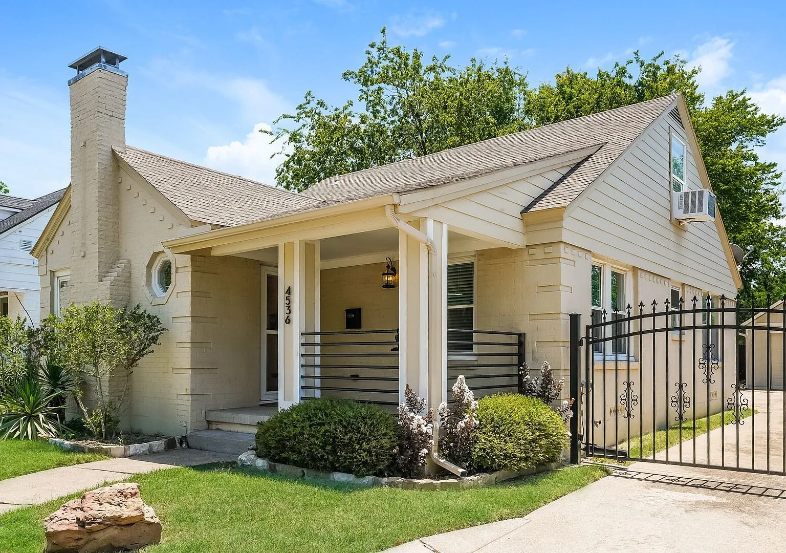 Updated 3-Bedroom 2-Bath Home - Garage- Bonus Space- Fully Fenced-in Yard- Pet Friendly! — Photo 2