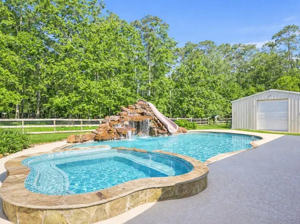 20801 Plaza Cir, Crosby, TX 77532