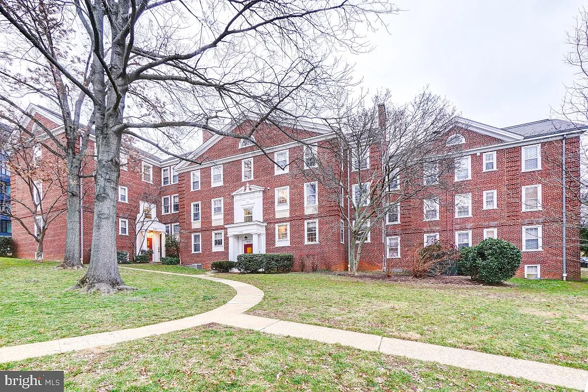 Mclean Gardens — Photo 1