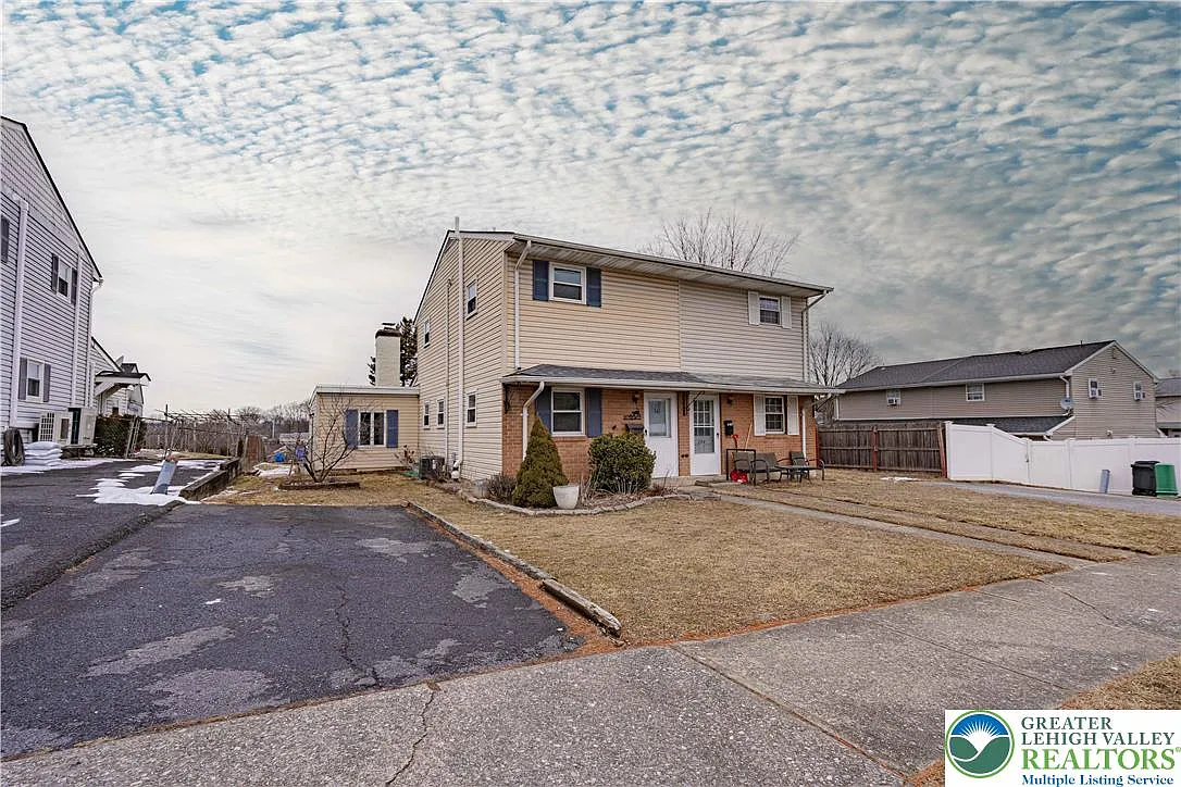 2 bed, 1.5 bath, 1134 sqft, $2,200 — Photo 2