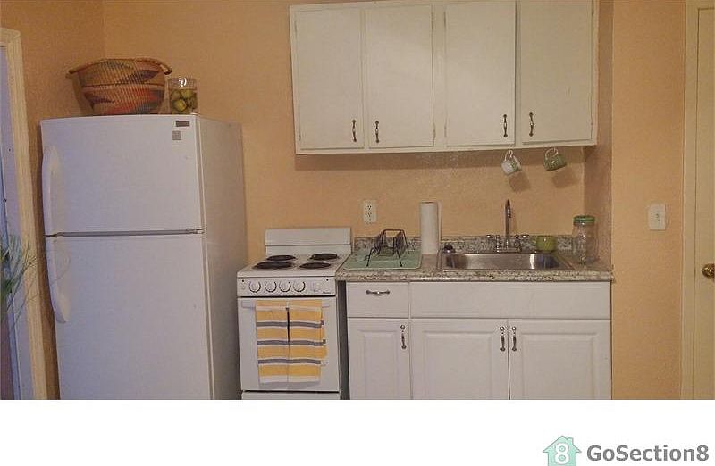 2nd image of 320 NE 11th Ave APT 5