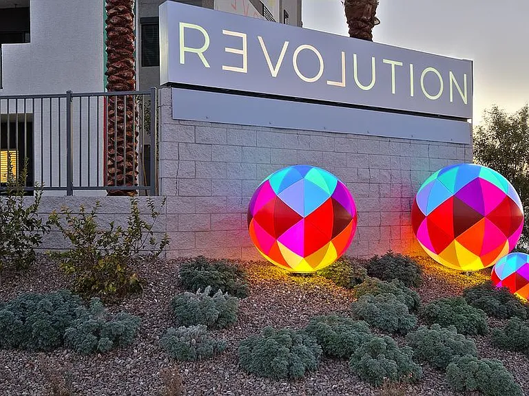 Revolution — Photo 17