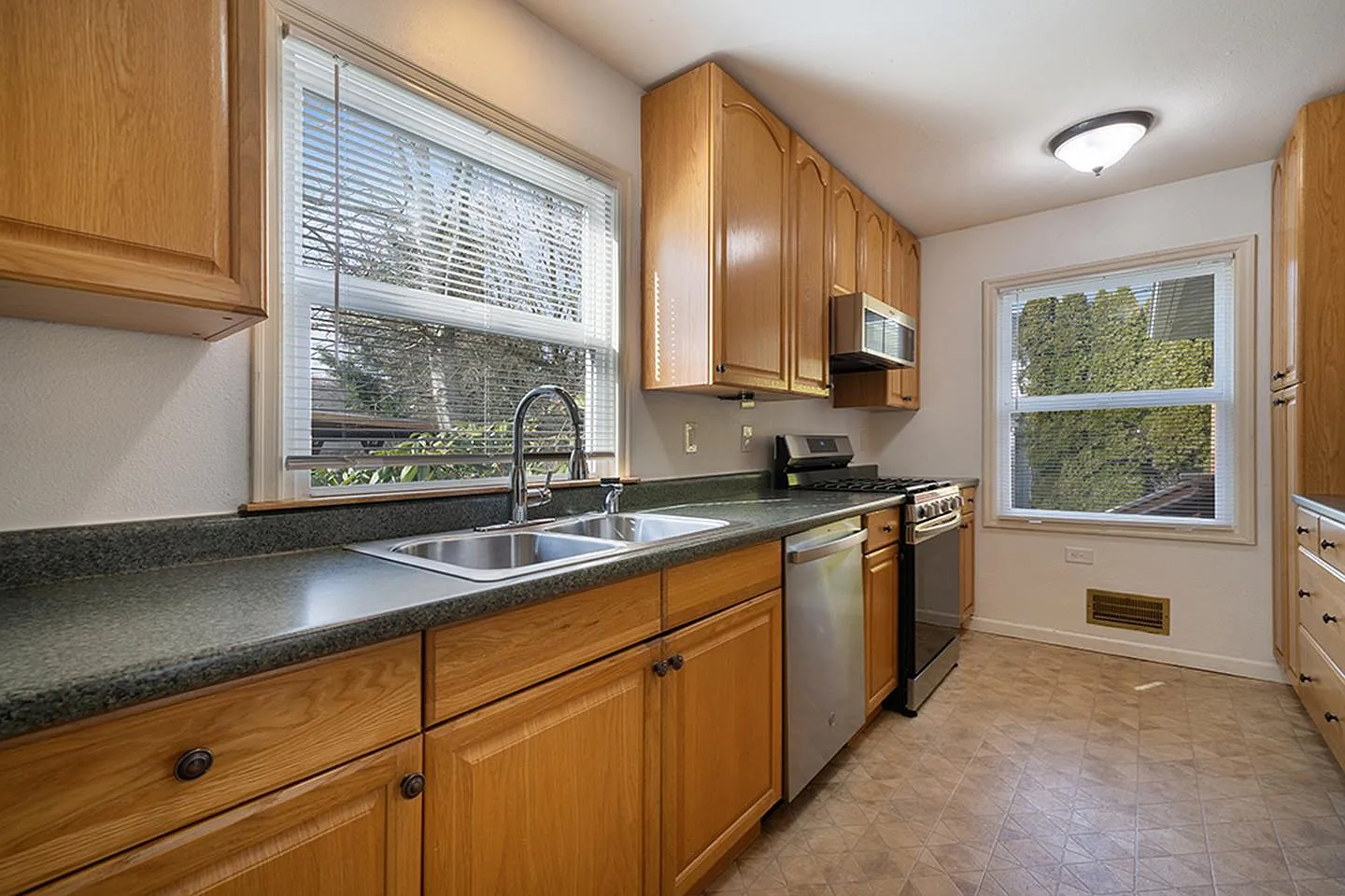 Elegant University Park home by Columbia Park & UP — Photo 4