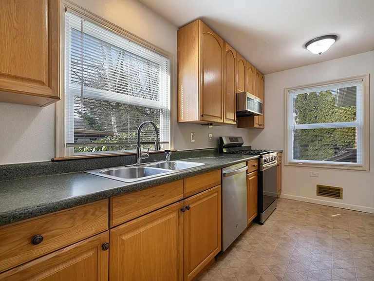 4713 N Willamette Blvd — Photo 4