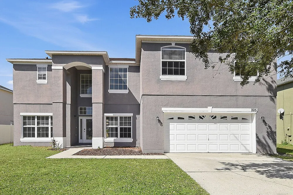 4 bed, 3.0 bath, 2571 sqft, $2,535 — Photo 1