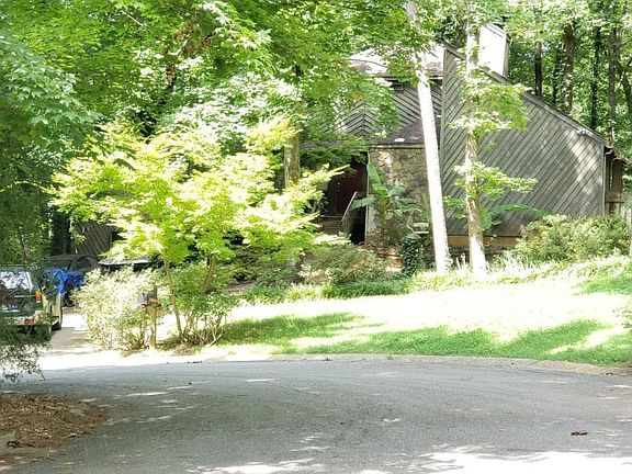 4th image of 3209 Cedar Bluff Dr NE