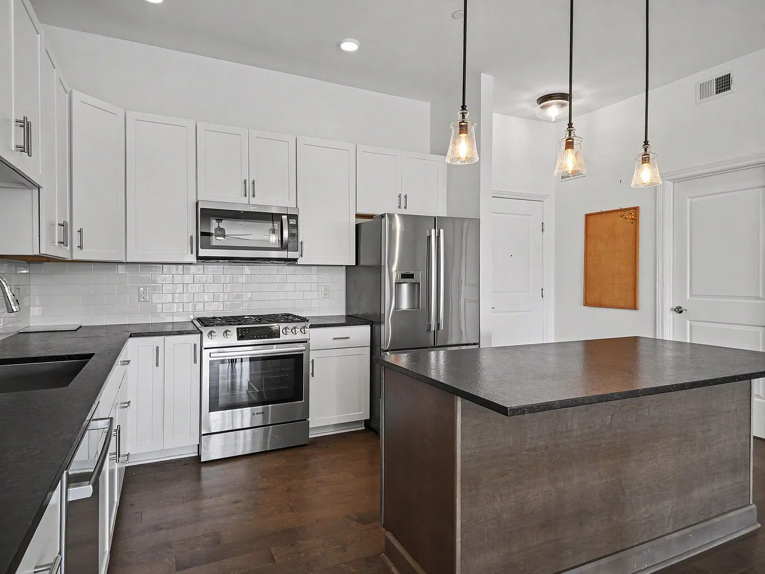 2 bed, 1402 sqft, $2,900 — Photo 4